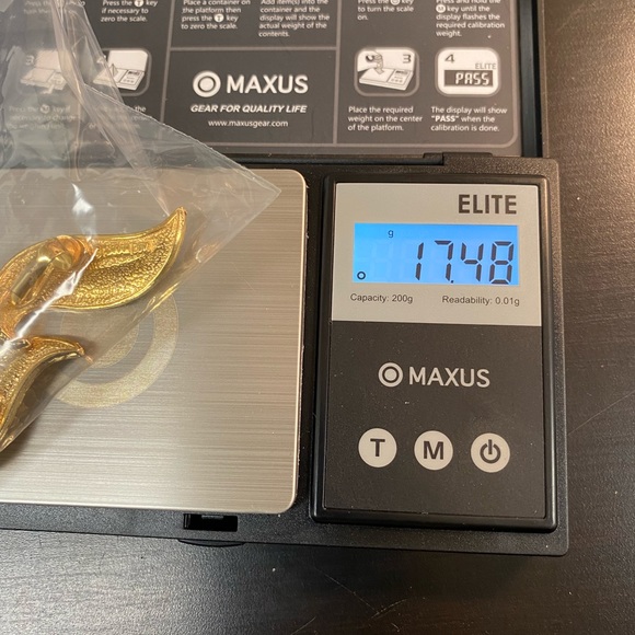 SARAH COVENTRY CLIP- ON EARRINGS IN GOLD. - Picture 7 of 8